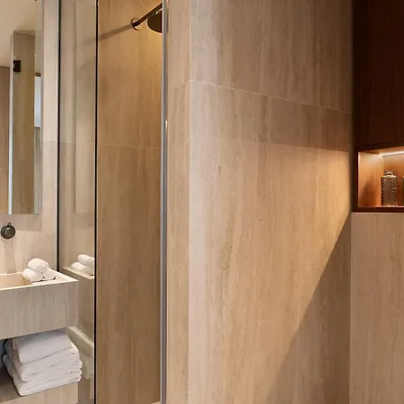 Thelander - Serviced In Opéra *